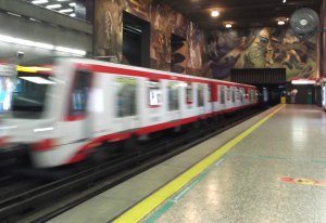 Metrô em Santiago: eficiente, seguro e limpo. 