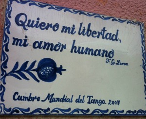 Placa na casa que fica ao lado do Museu La Sebastiana/Valparaíso